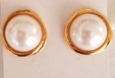 Vintage Mabe Pearl Clip Earrings in Gold Tone Frame  